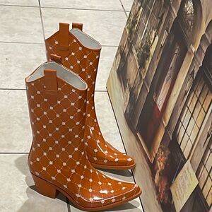 Stadium Stompers size 6